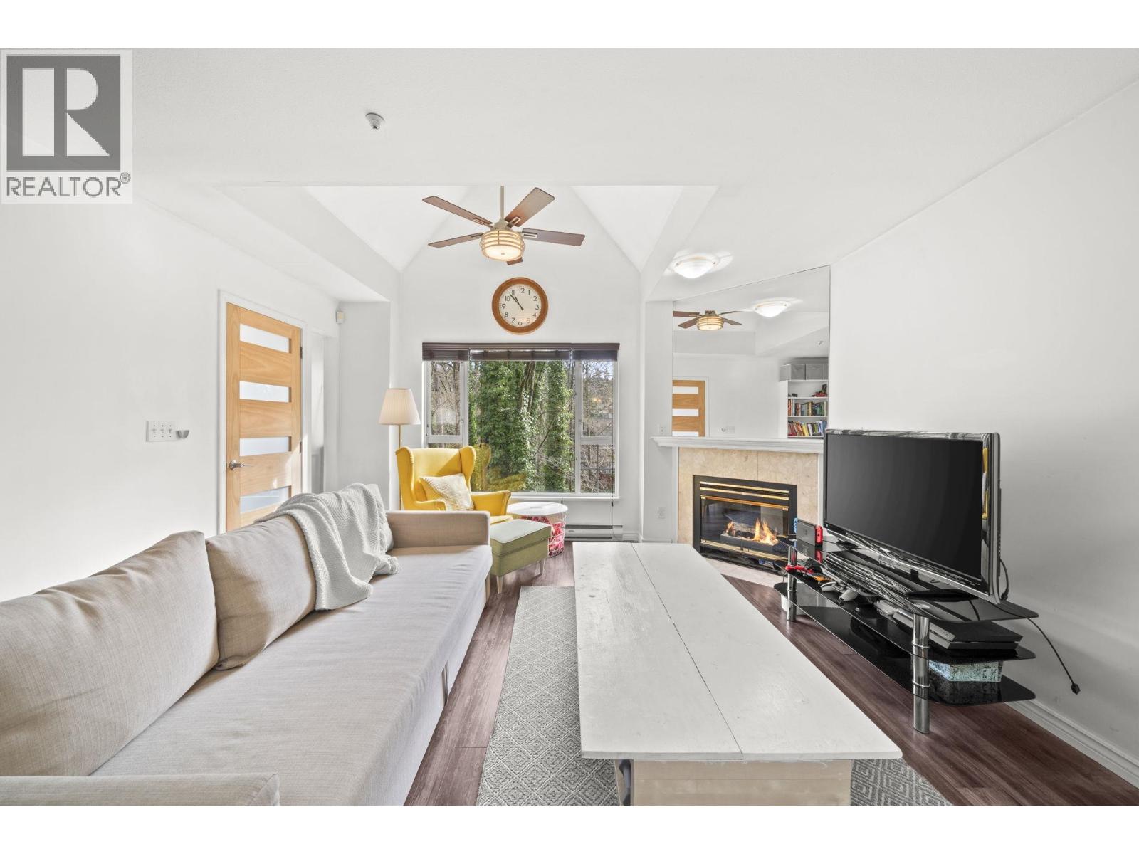 304 1550 FELL Avenue - photo 2