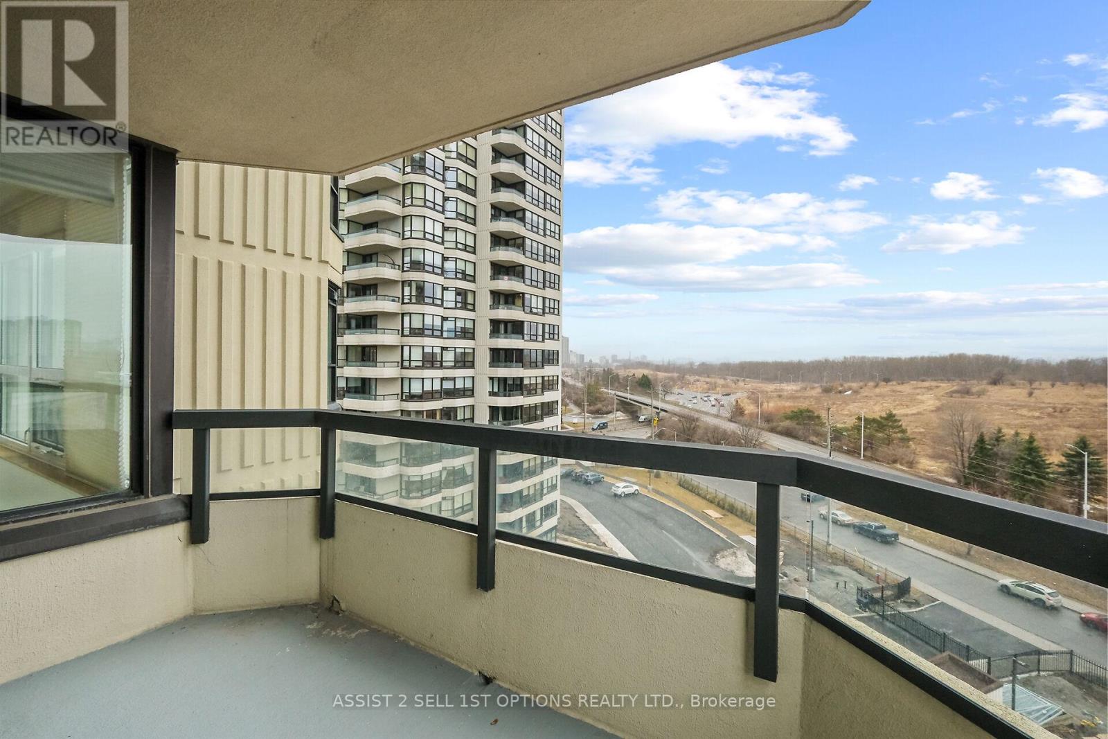 807 - 1500 RIVERSIDE DRIVE — photo 28