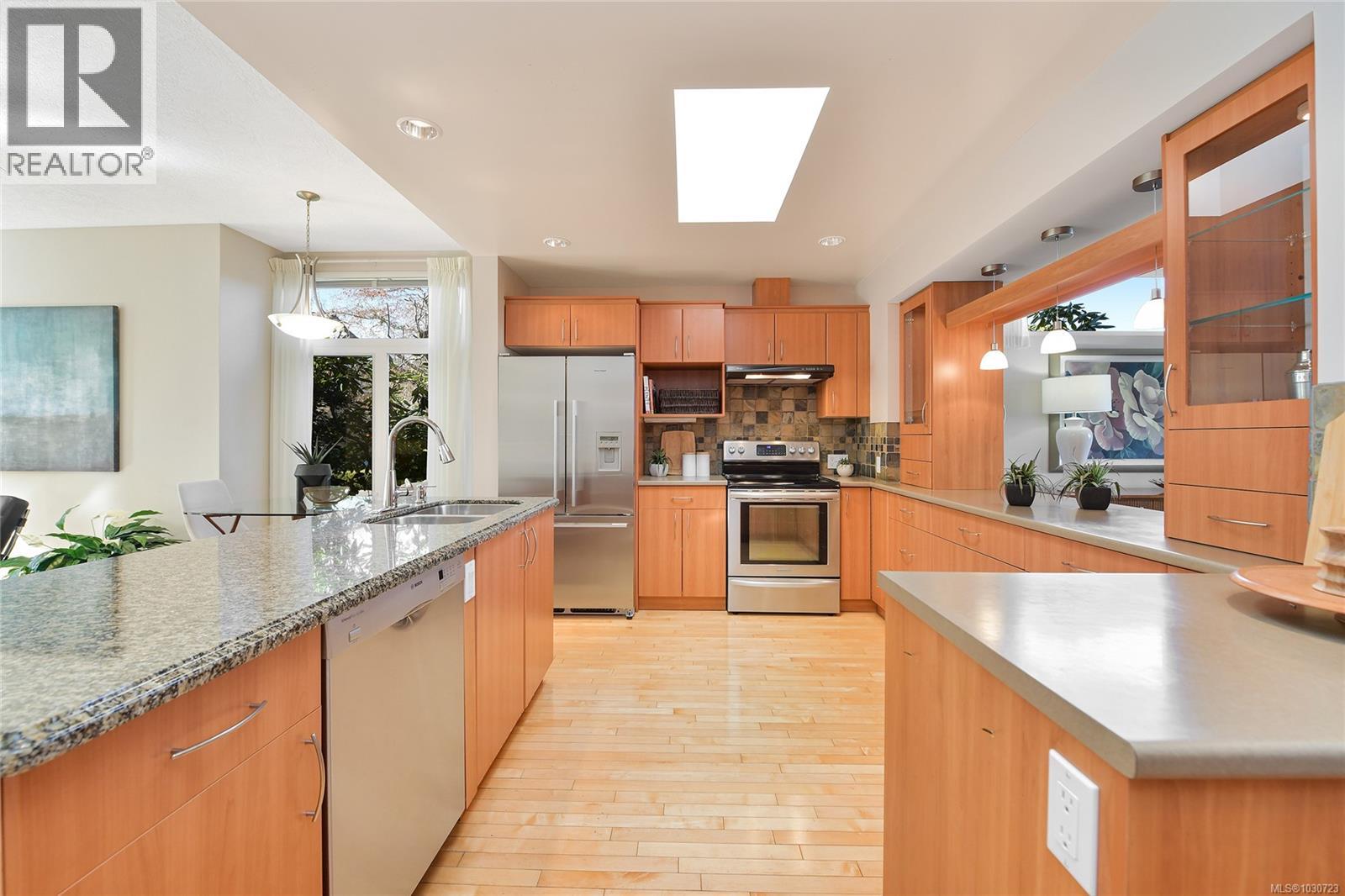 5392 Sayward Hill Cres, Saanich