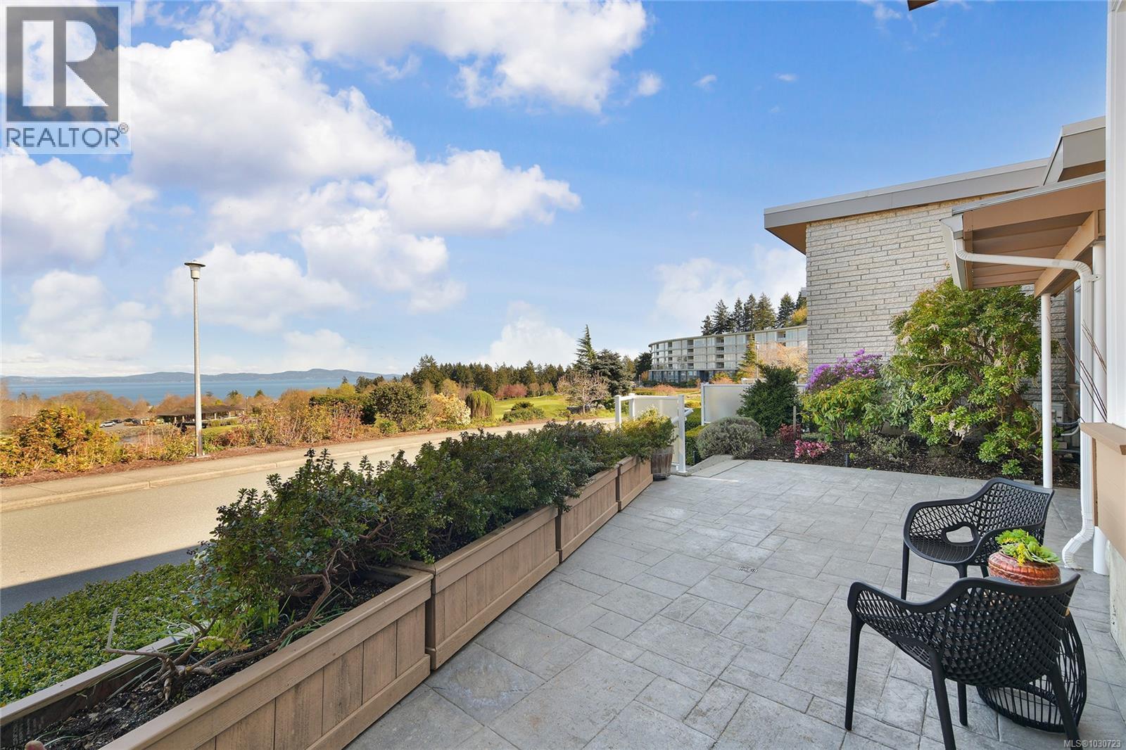 5392 Sayward Hill Cres, Saanich