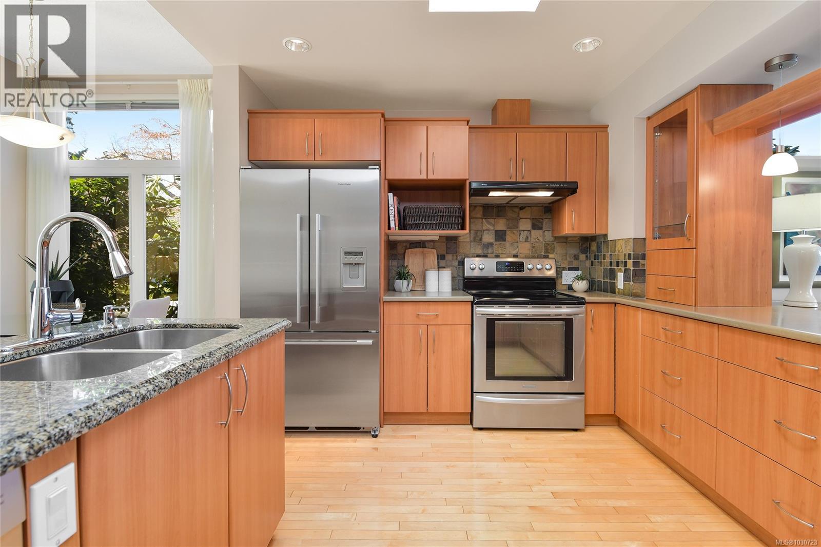 5392 Sayward Hill Cres, Saanich