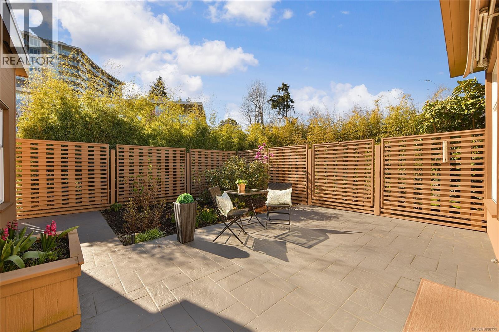 5392 Sayward Hill Cres, Saanich