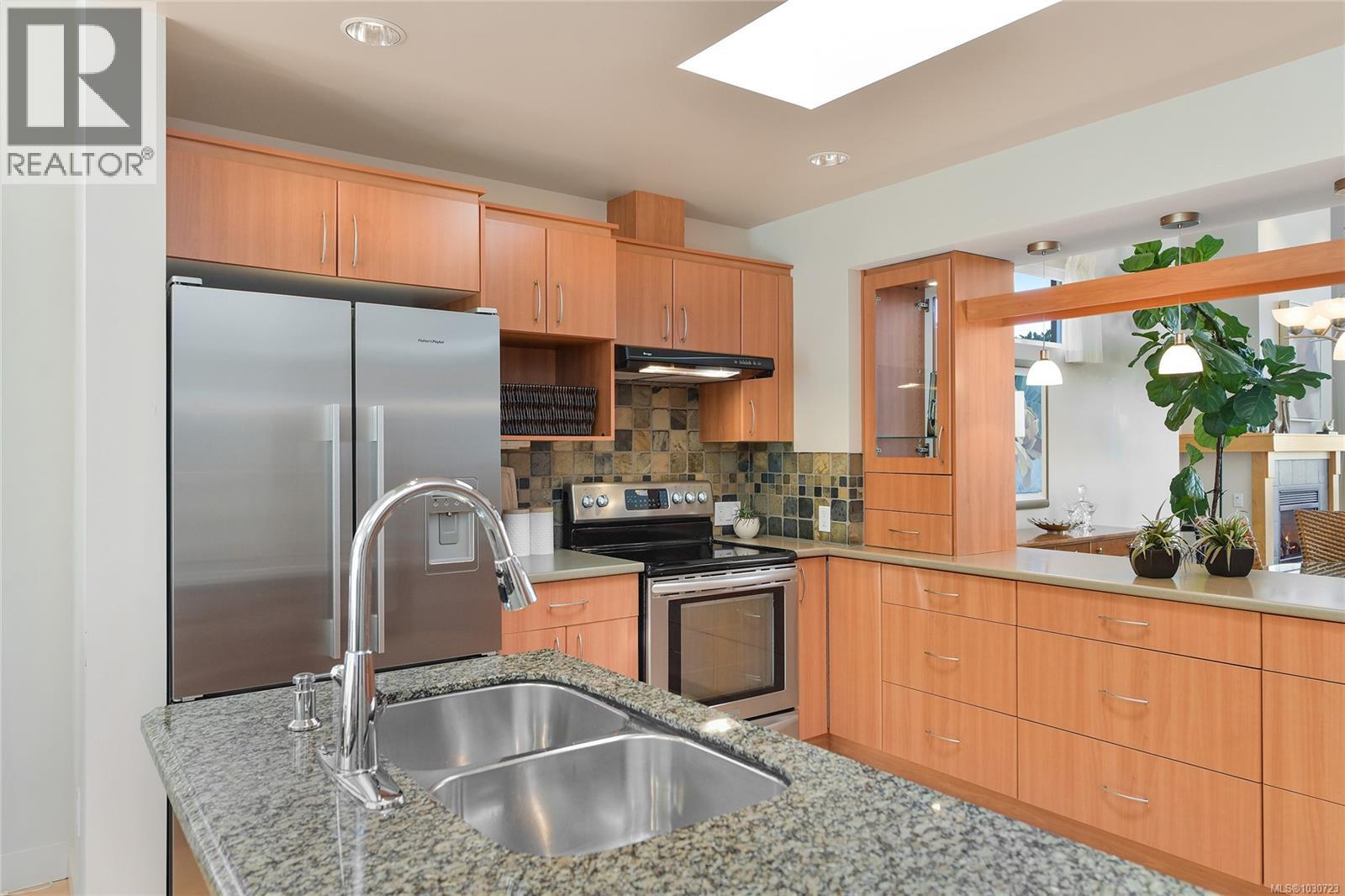 5392 Sayward Hill Cres, Saanich