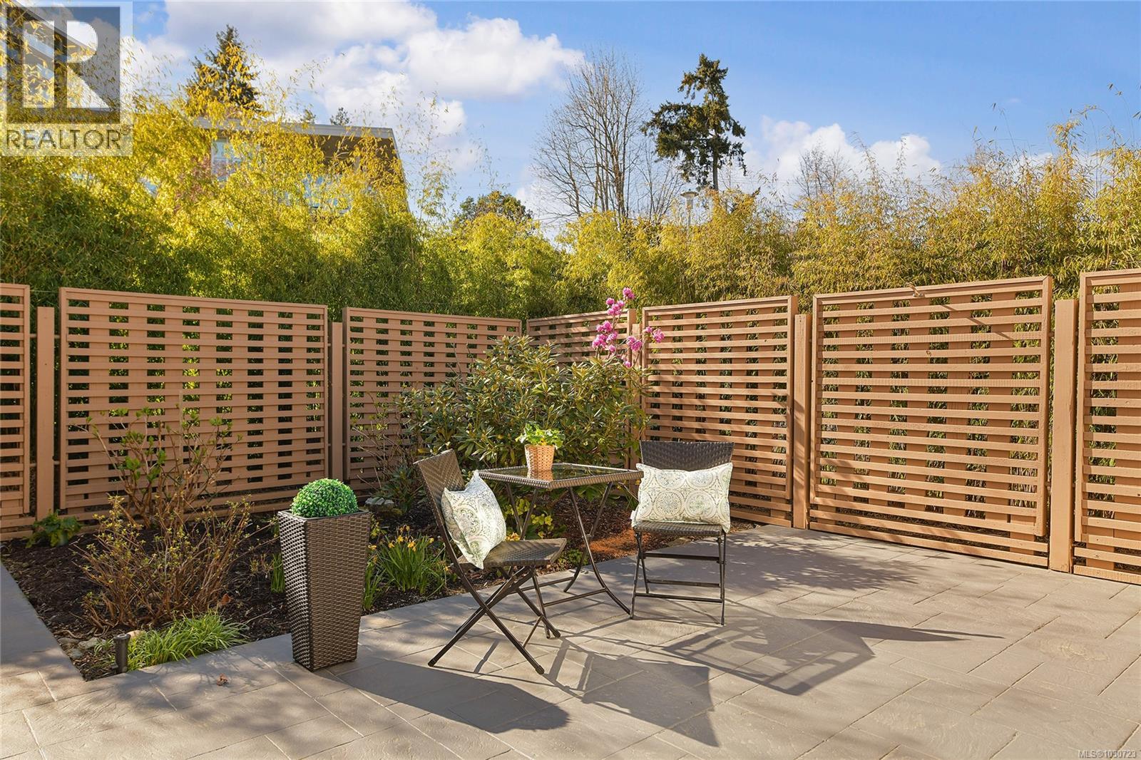 5392 Sayward Hill Cres, Saanich