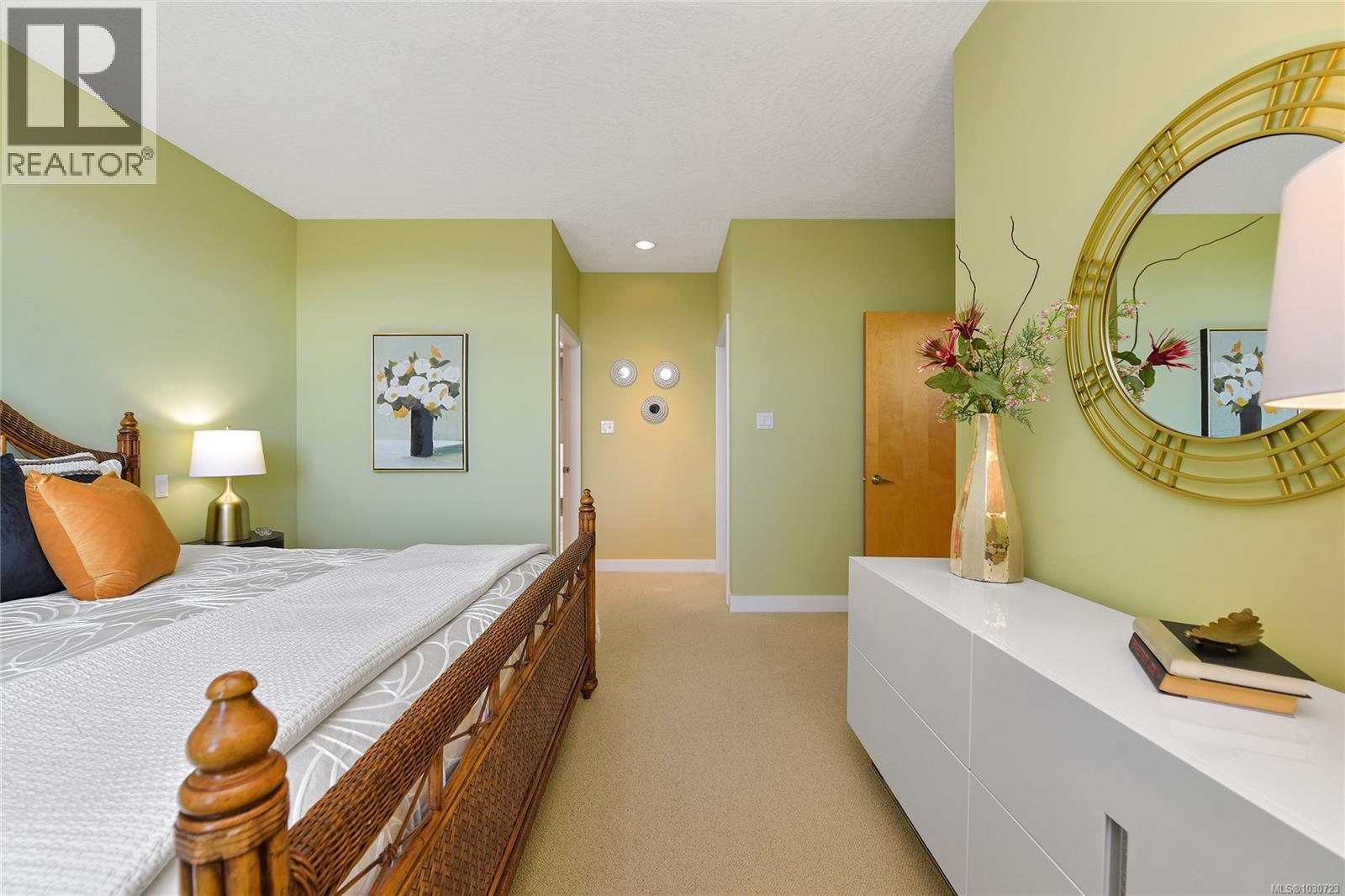 5392 Sayward Hill Cres, Saanich