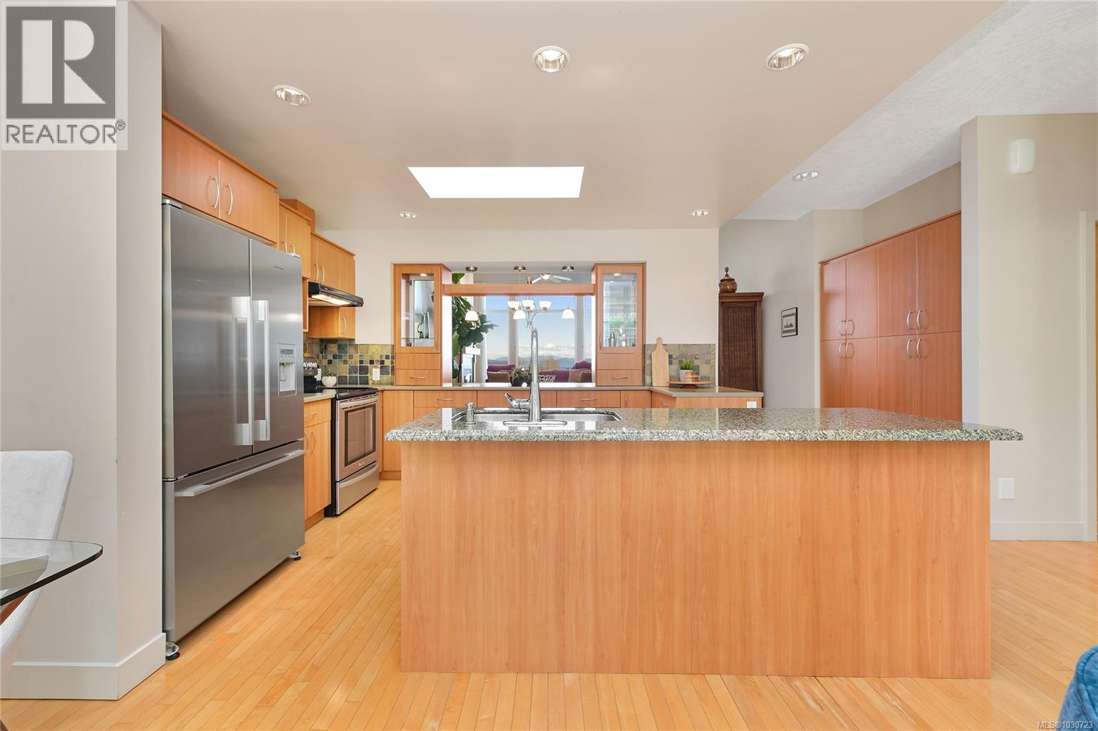 5392 Sayward Hill Cres, Saanich