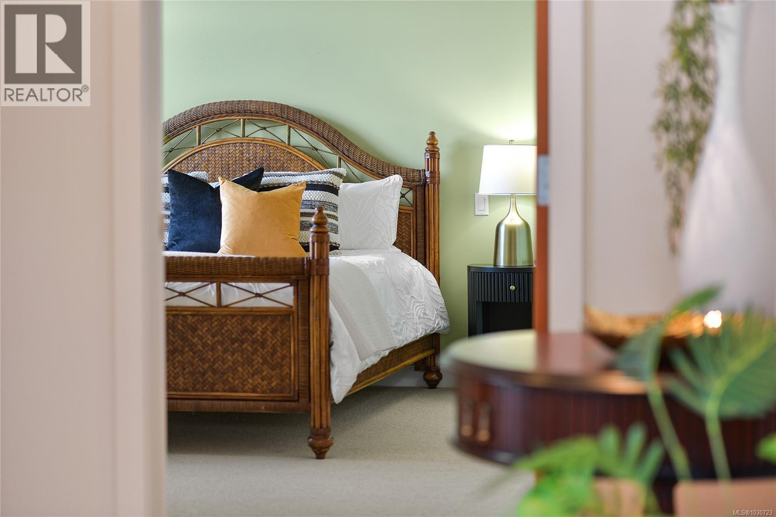 5392 Sayward Hill Cres, Saanich