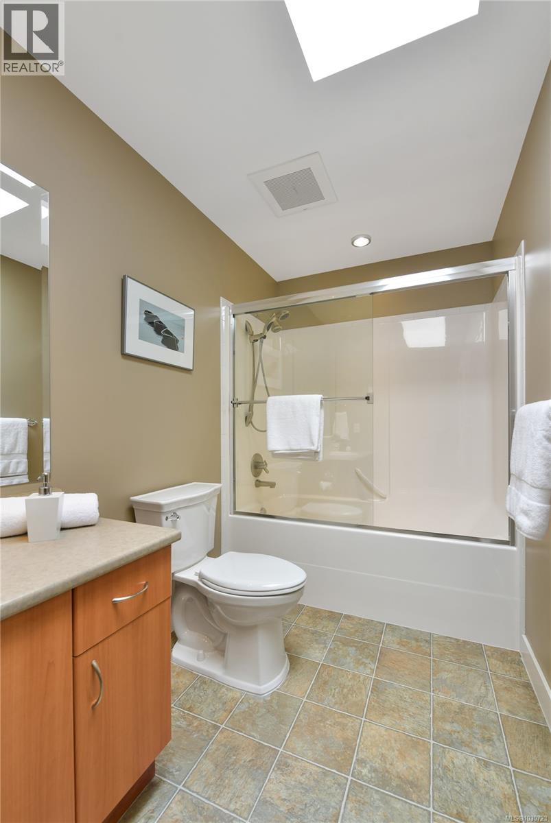 5392 Sayward Hill Cres, Saanich