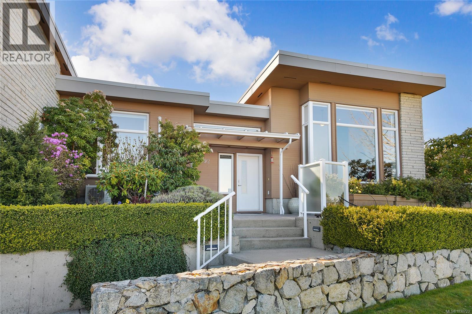 5392 Sayward Hill Cres, Saanich