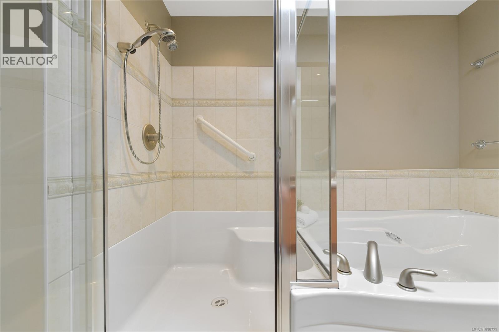 5392 Sayward Hill Cres, Saanich