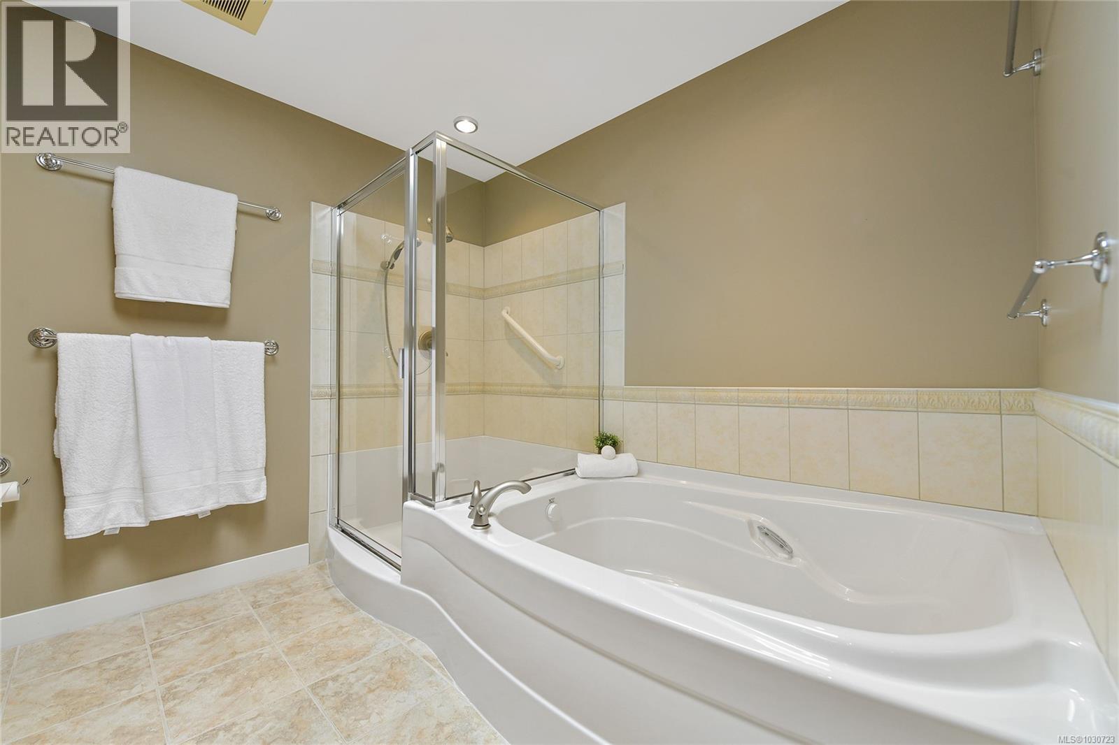 5392 Sayward Hill Cres, Saanich