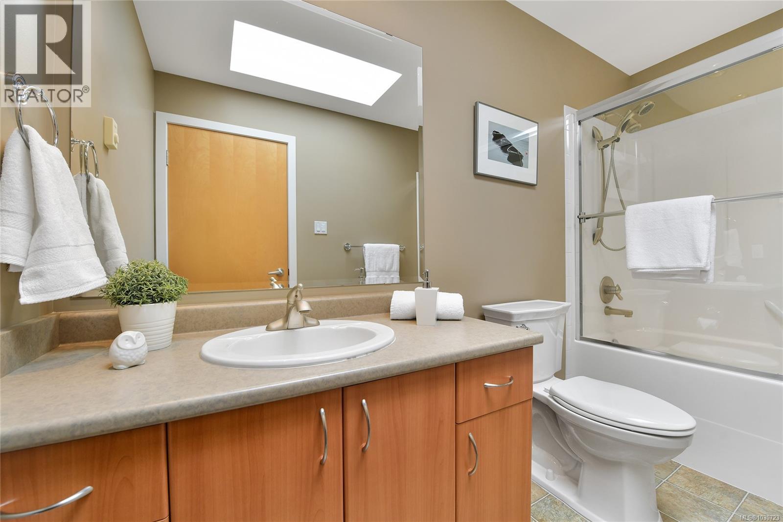 5392 Sayward Hill Cres, Saanich