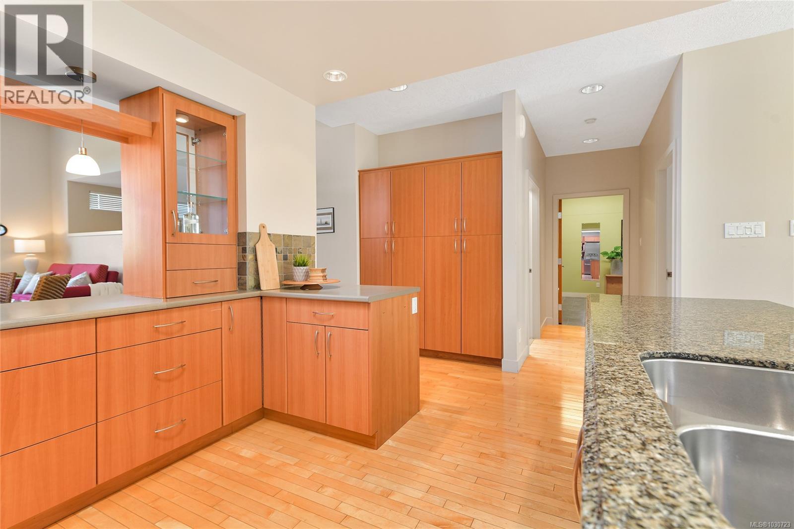 5392 Sayward Hill Cres, Saanich