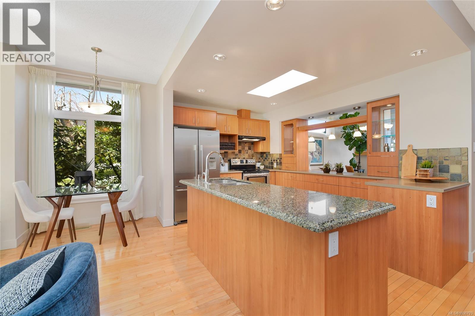 5392 Sayward Hill Cres, Saanich