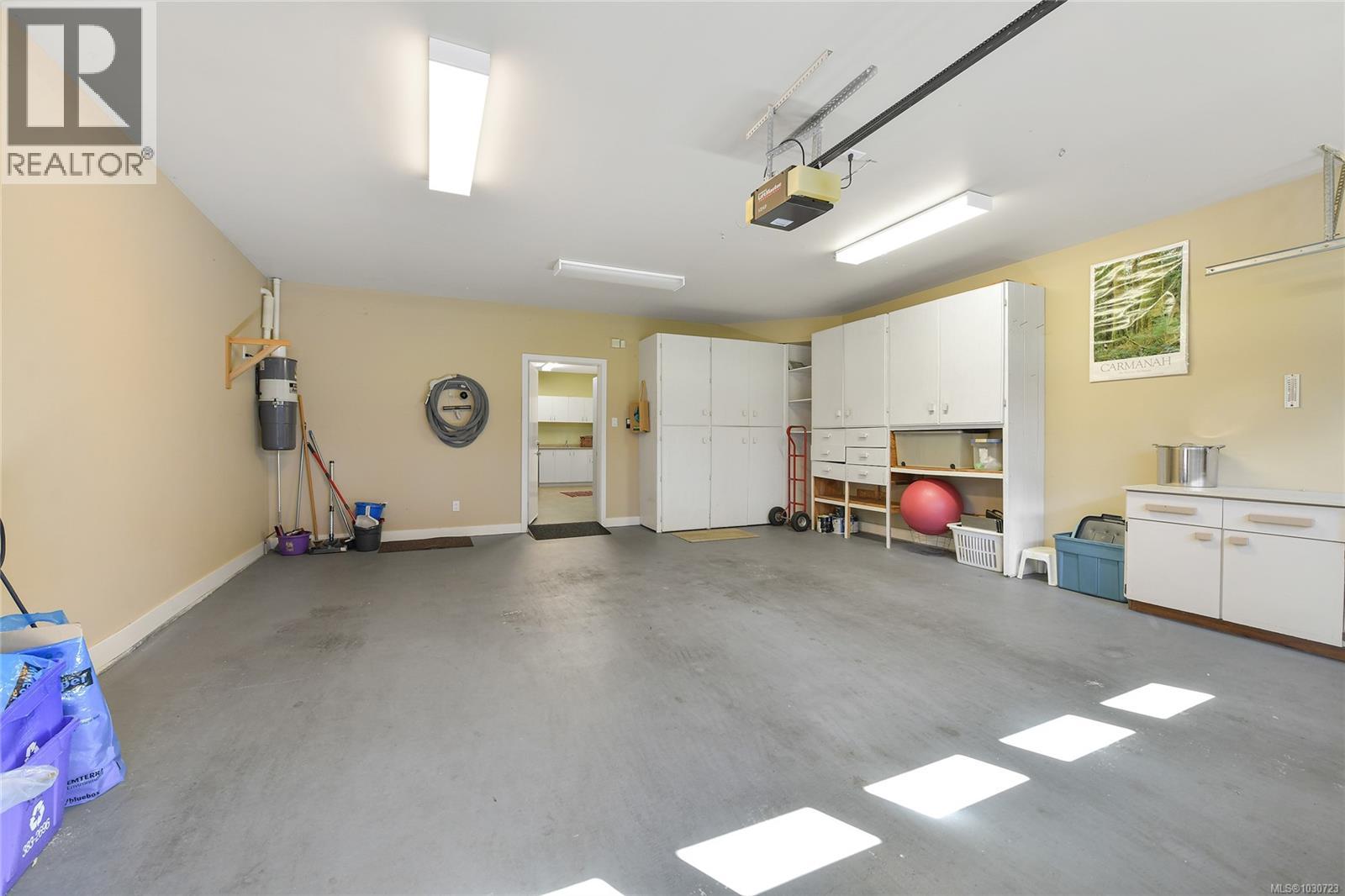 5392 Sayward Hill Cres, Saanich