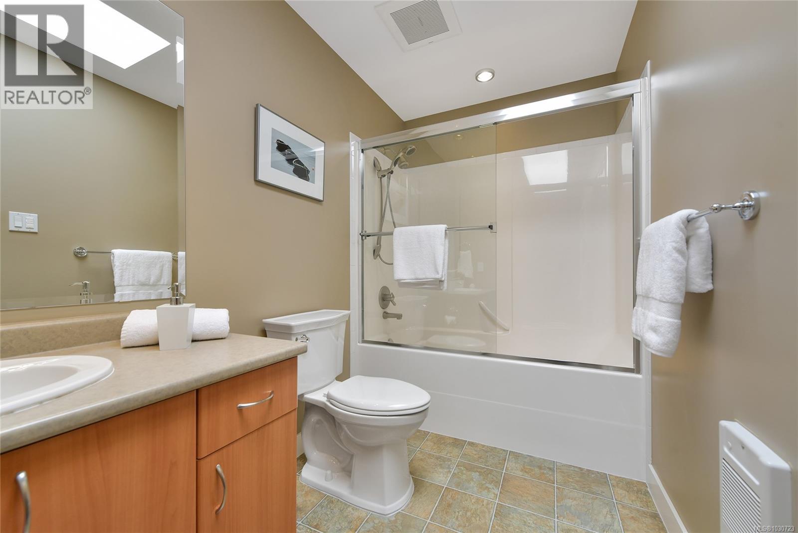 5392 Sayward Hill Cres, Saanich