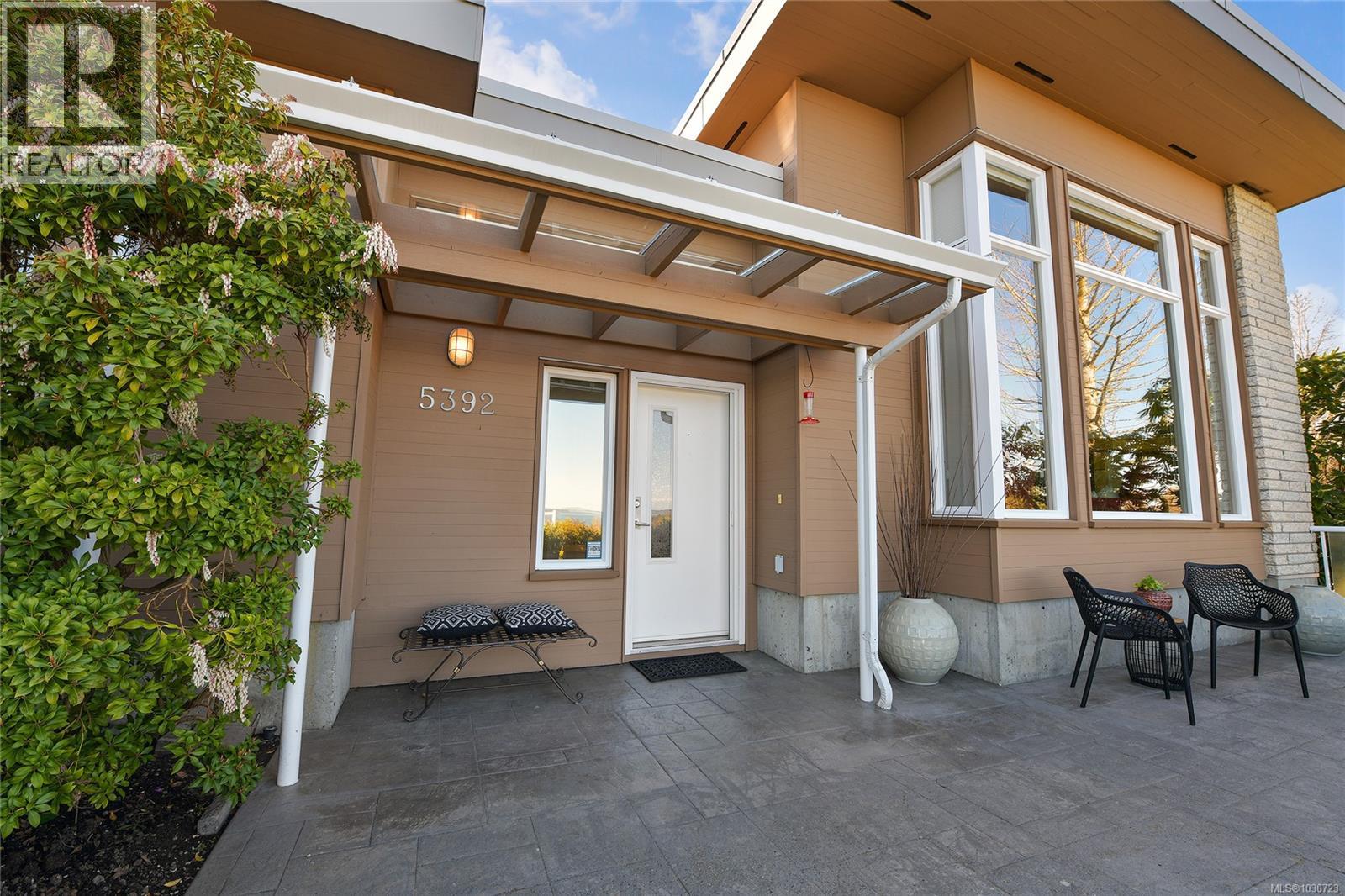 5392 Sayward Hill Cres, Saanich