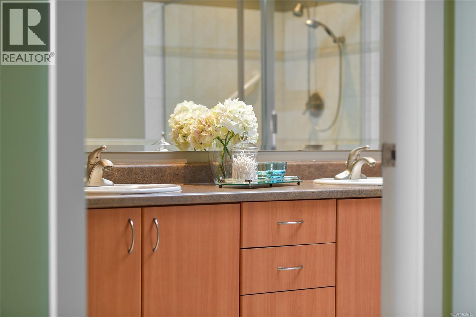 5392 Sayward Hill Cres, Saanich