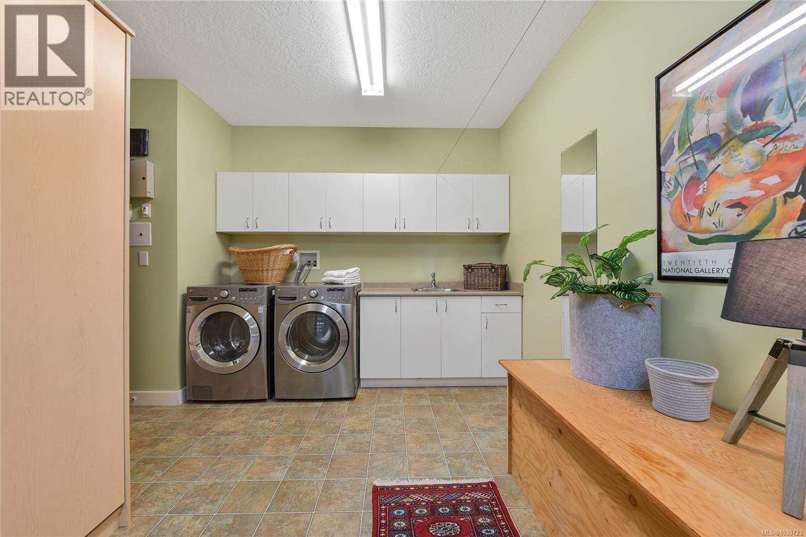 5392 Sayward Hill Cres, Saanich