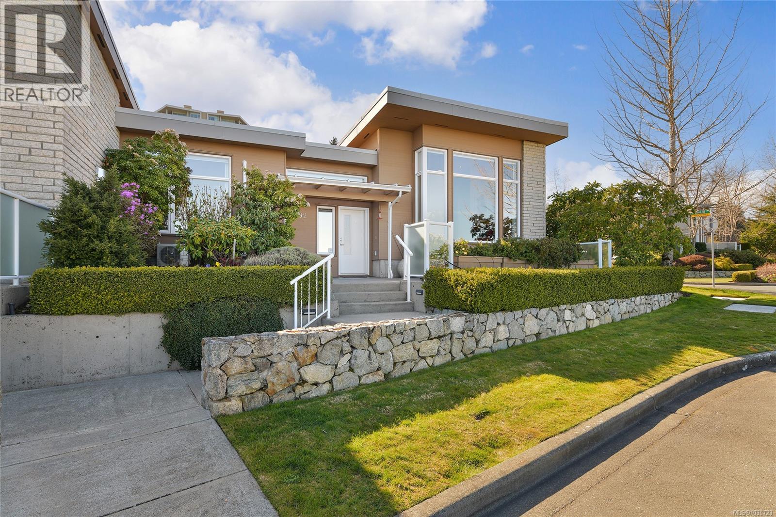 5392 Sayward Hill Cres, Saanich