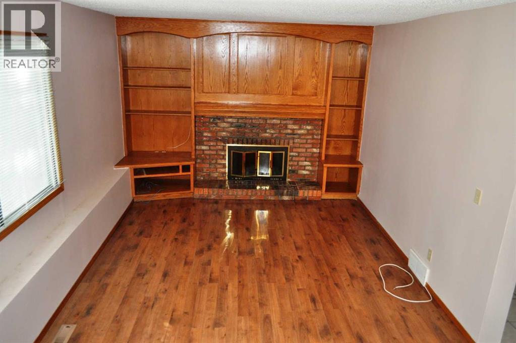 Single Family House for Sale in  Woodside Circle SW Woodlands Calgary 