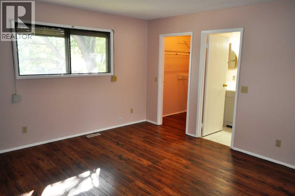 Single Family House for Sale in  Woodside Circle SW Woodlands Calgary 