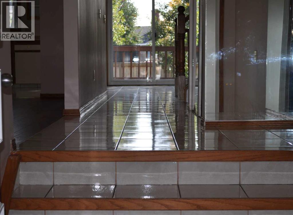 Single Family House for Sale in  Woodside Circle SW Woodlands Calgary 