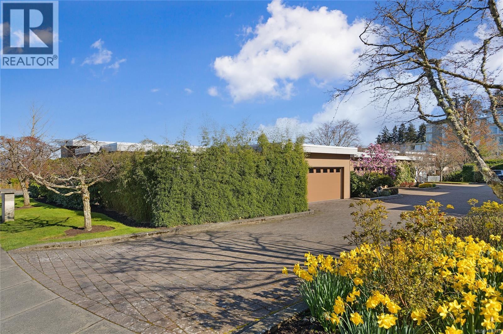 5392 Sayward Hill Cres, Saanich