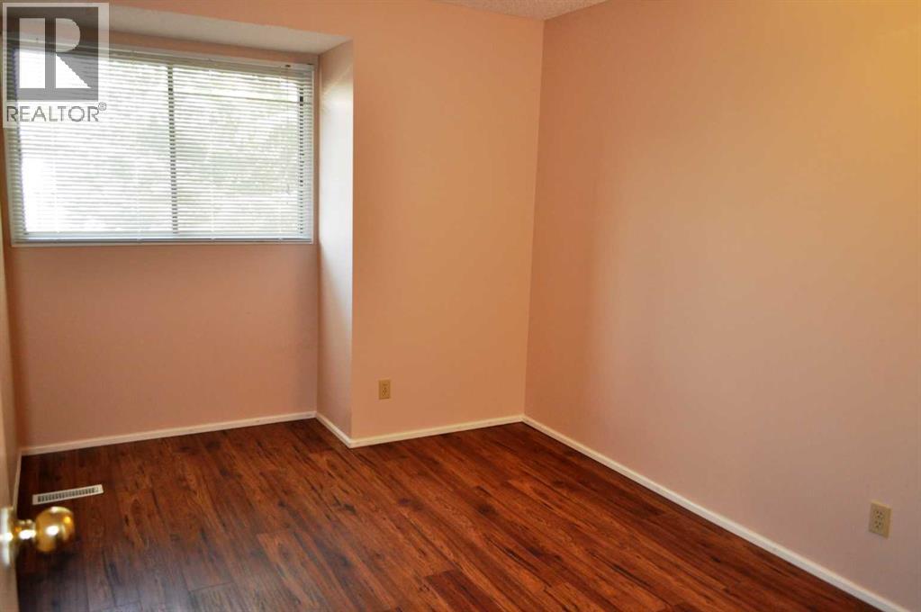 Single Family House for Sale in  Woodside Circle SW Woodlands Calgary 