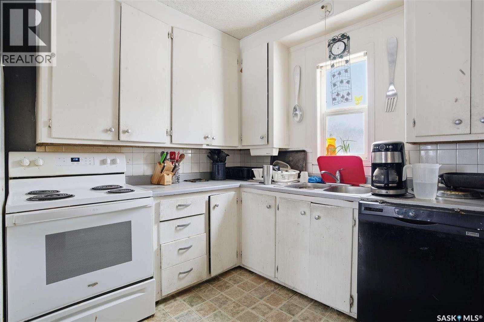 Single Family House Raised bungalow for Sale in  B AVENUE N Saskatoon 