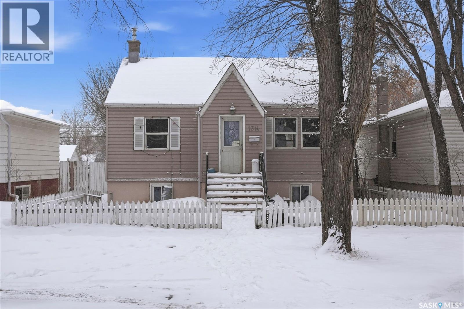 Single Family House Raised bungalow for Sale in  B AVENUE N Saskatoon 