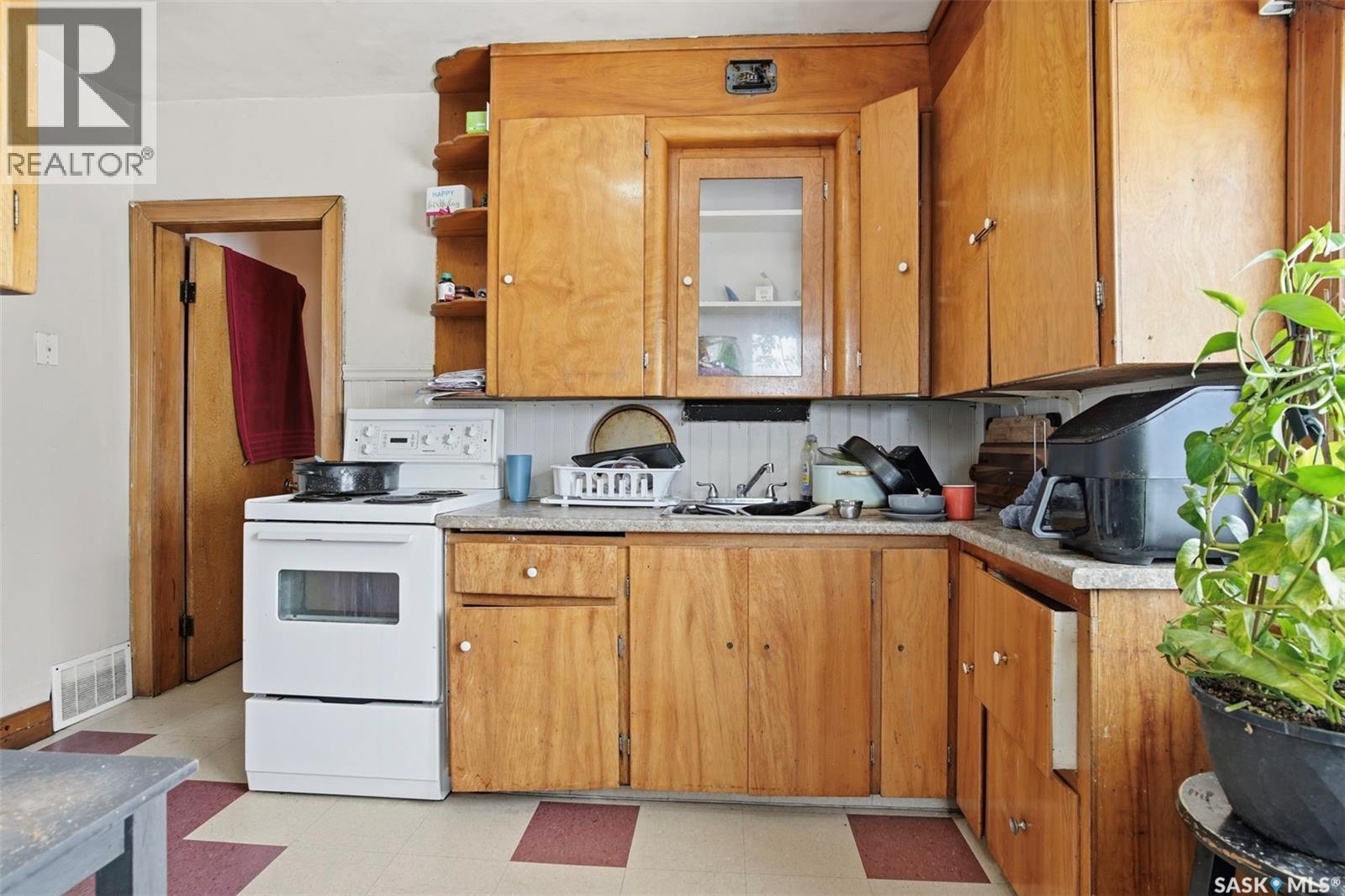 Single Family House Raised bungalow for Sale in  B AVENUE N Saskatoon 