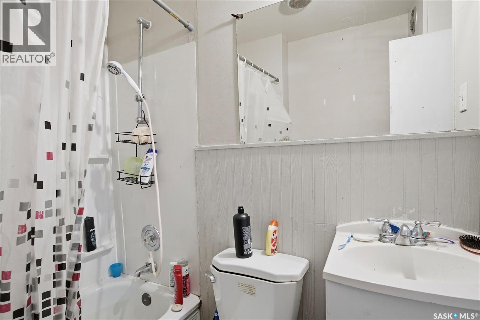 Single Family House Raised bungalow for Sale in  B AVENUE N Saskatoon 