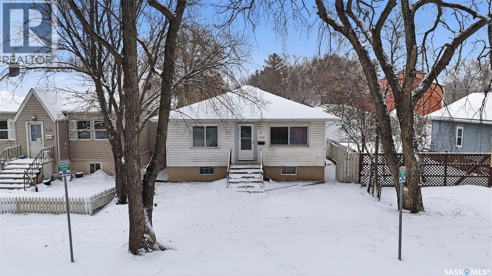 Single Family House Raised bungalow for Sale in  B AVENUE N Saskatoon 