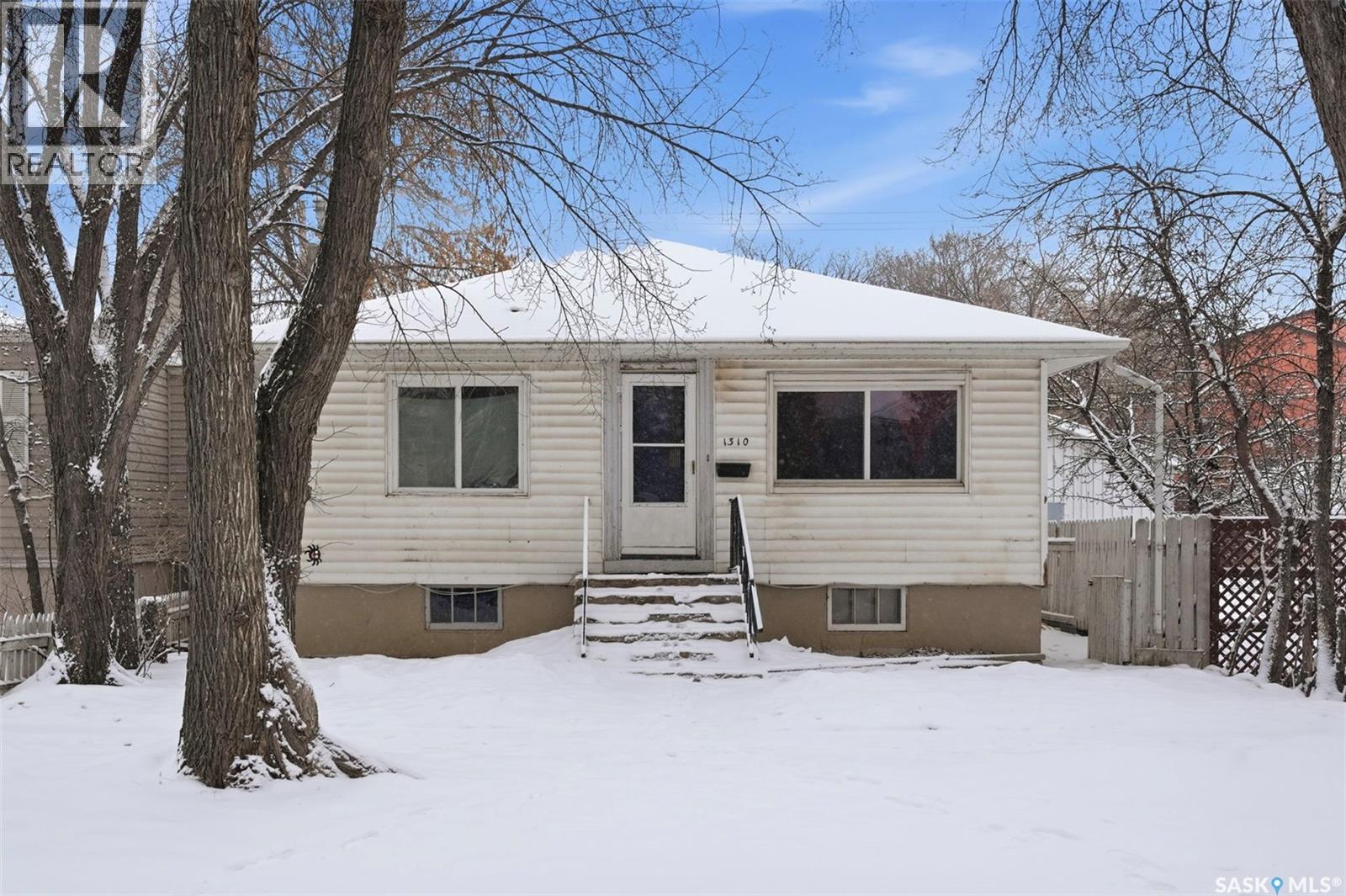 Single Family House Raised bungalow for Sale in  B AVENUE N Saskatoon 