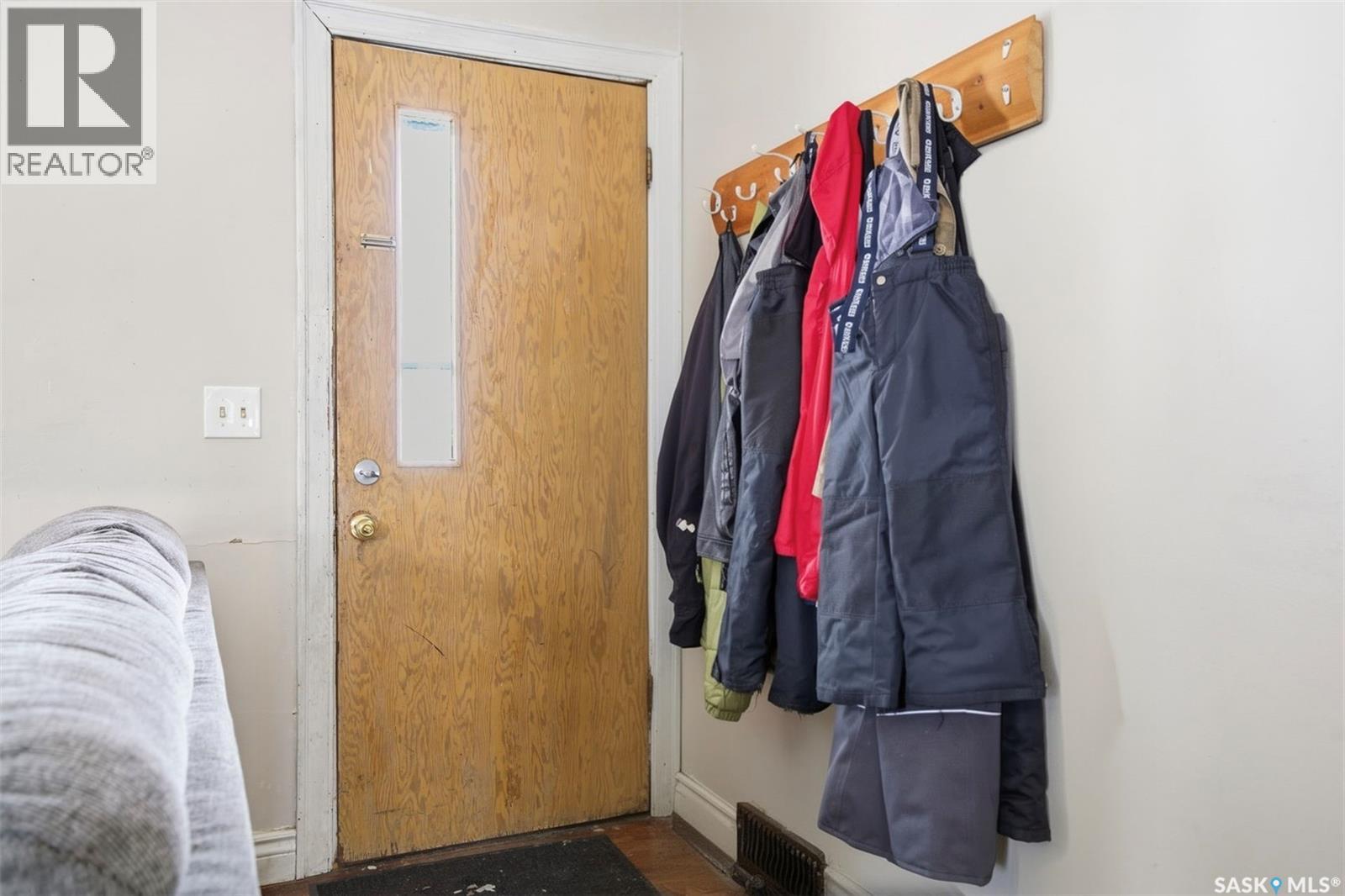 Single Family House Raised bungalow for Sale in  B AVENUE N Saskatoon 