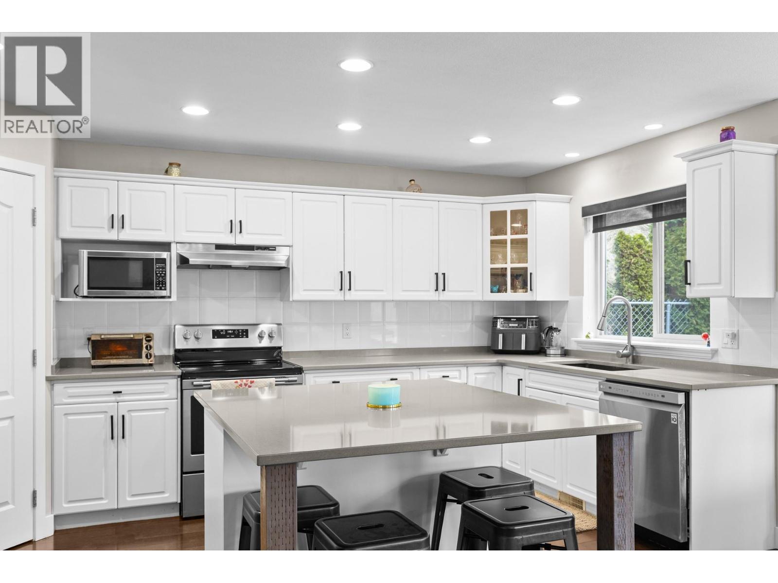 908 WESTVIEW WAY - 11