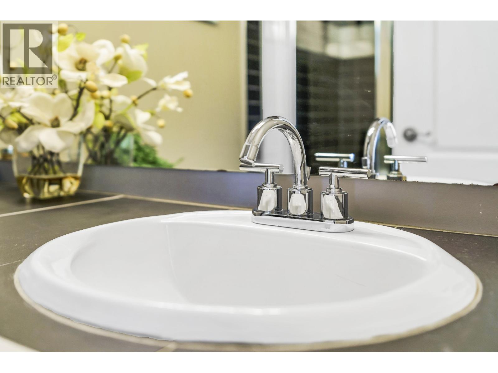 404 2340 HAWTHORNE AVENUE, Port Coquitlam