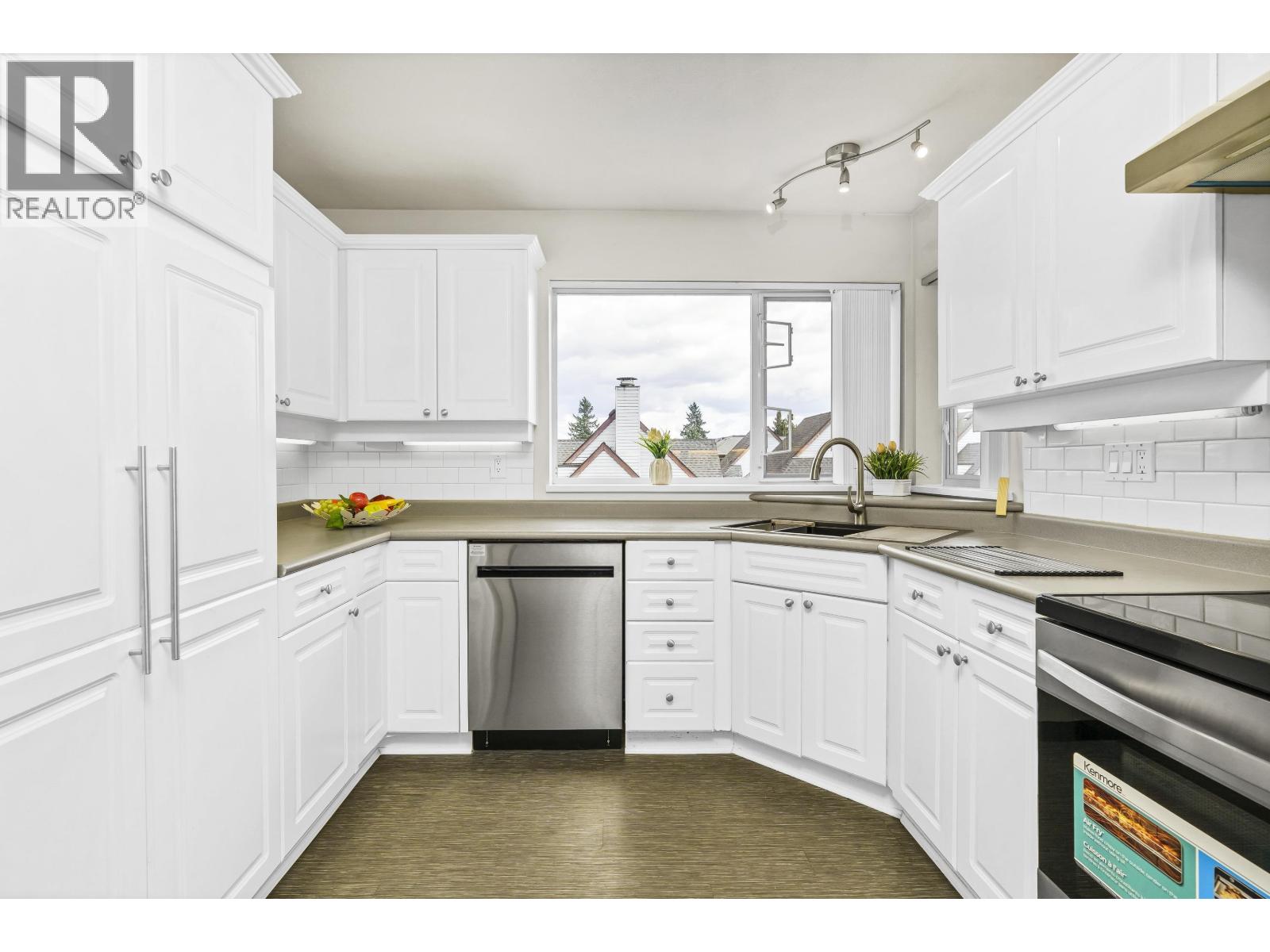 404 2340 HAWTHORNE AVENUE, Port Coquitlam