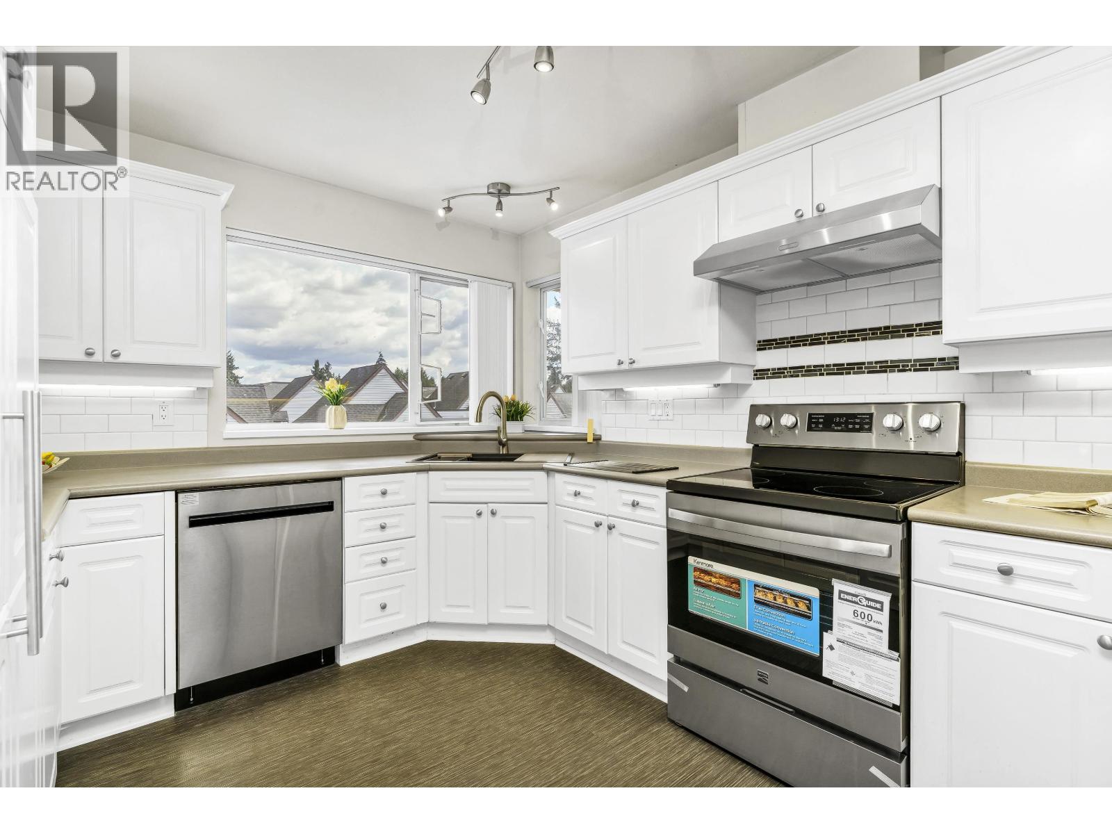 404 2340 HAWTHORNE AVENUE, Port Coquitlam