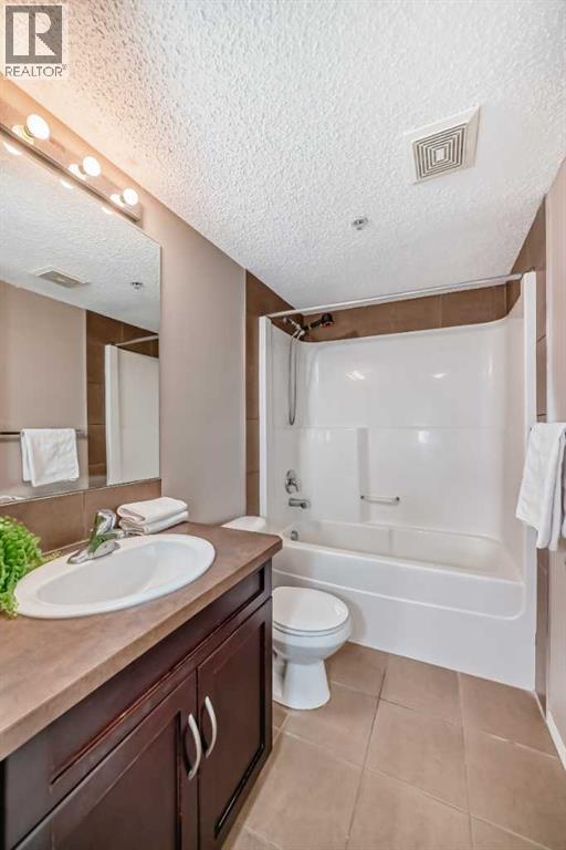 Single Family House for Sale in   COUNTRY VILLAGE Manor NE Country Hills Village Calgary 