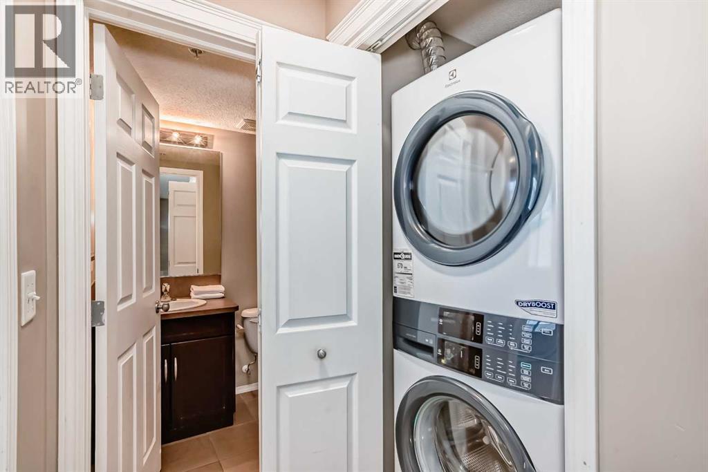 Single Family House for Sale in   COUNTRY VILLAGE Manor NE Country Hills Village Calgary 