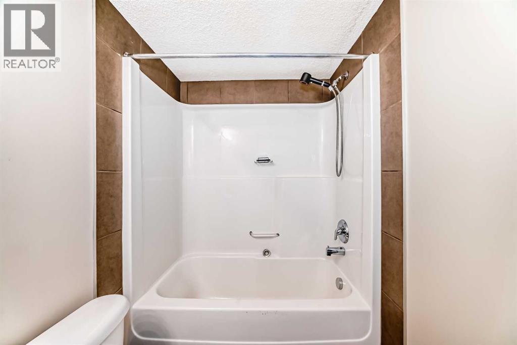 Single Family House for Sale in   COUNTRY VILLAGE Manor NE Country Hills Village Calgary 