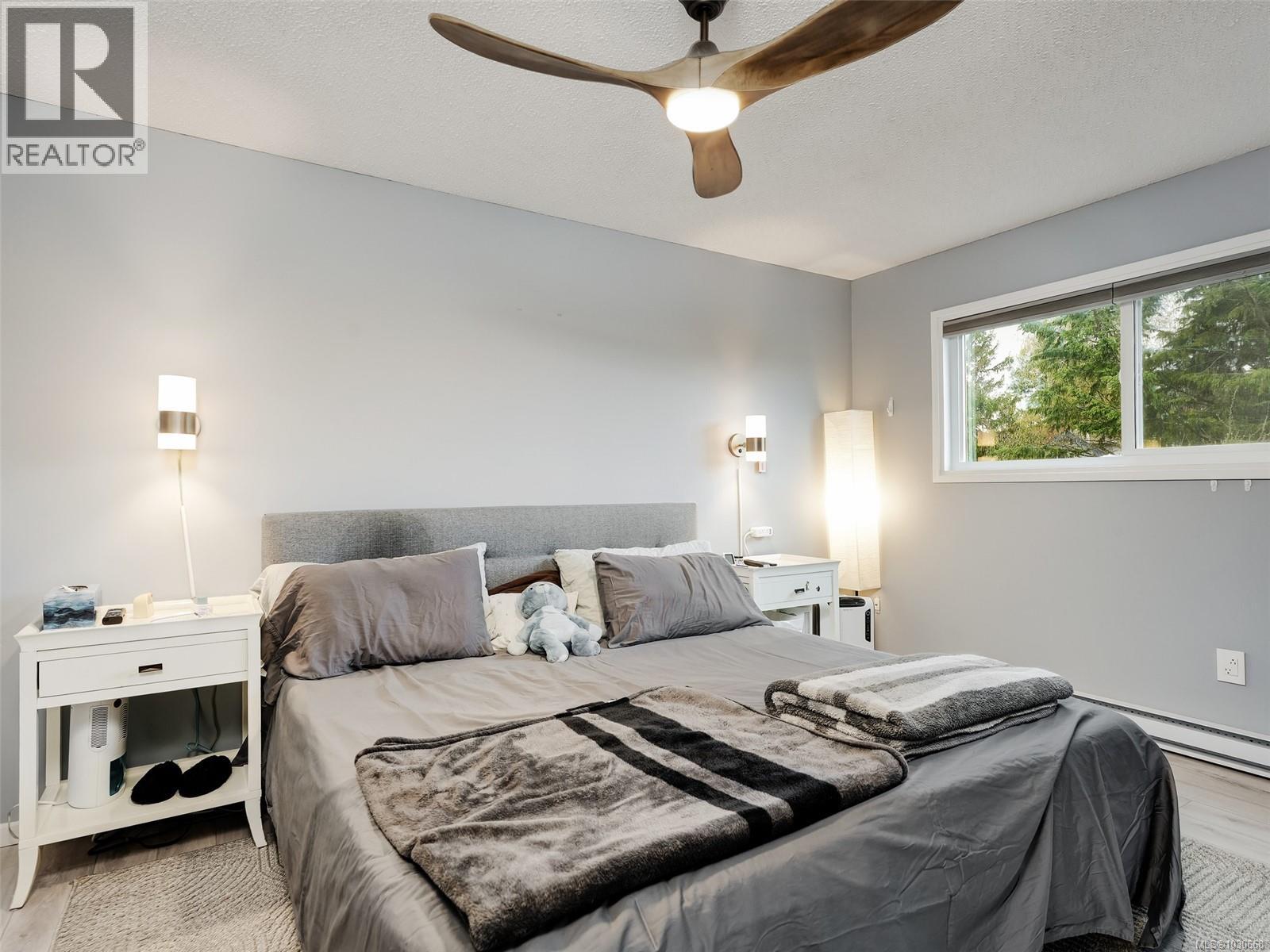 1119 Wychbury Ave, Esquimalt