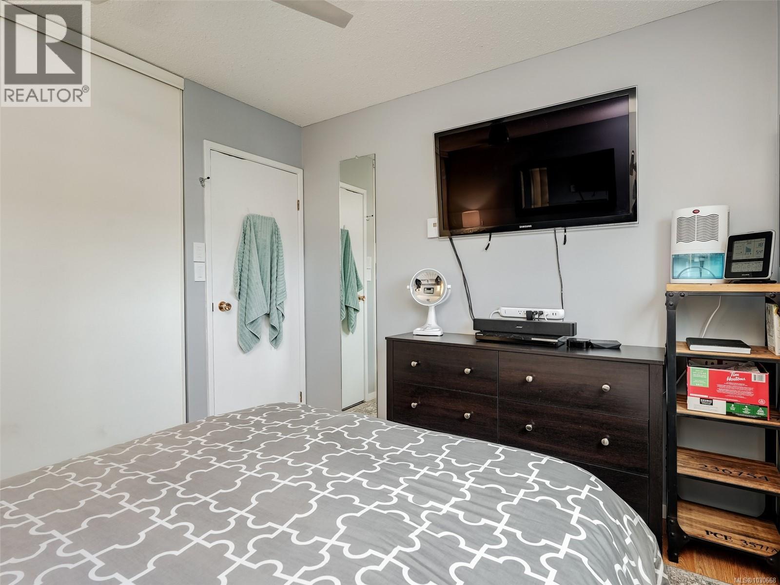 1119 Wychbury Ave, Esquimalt