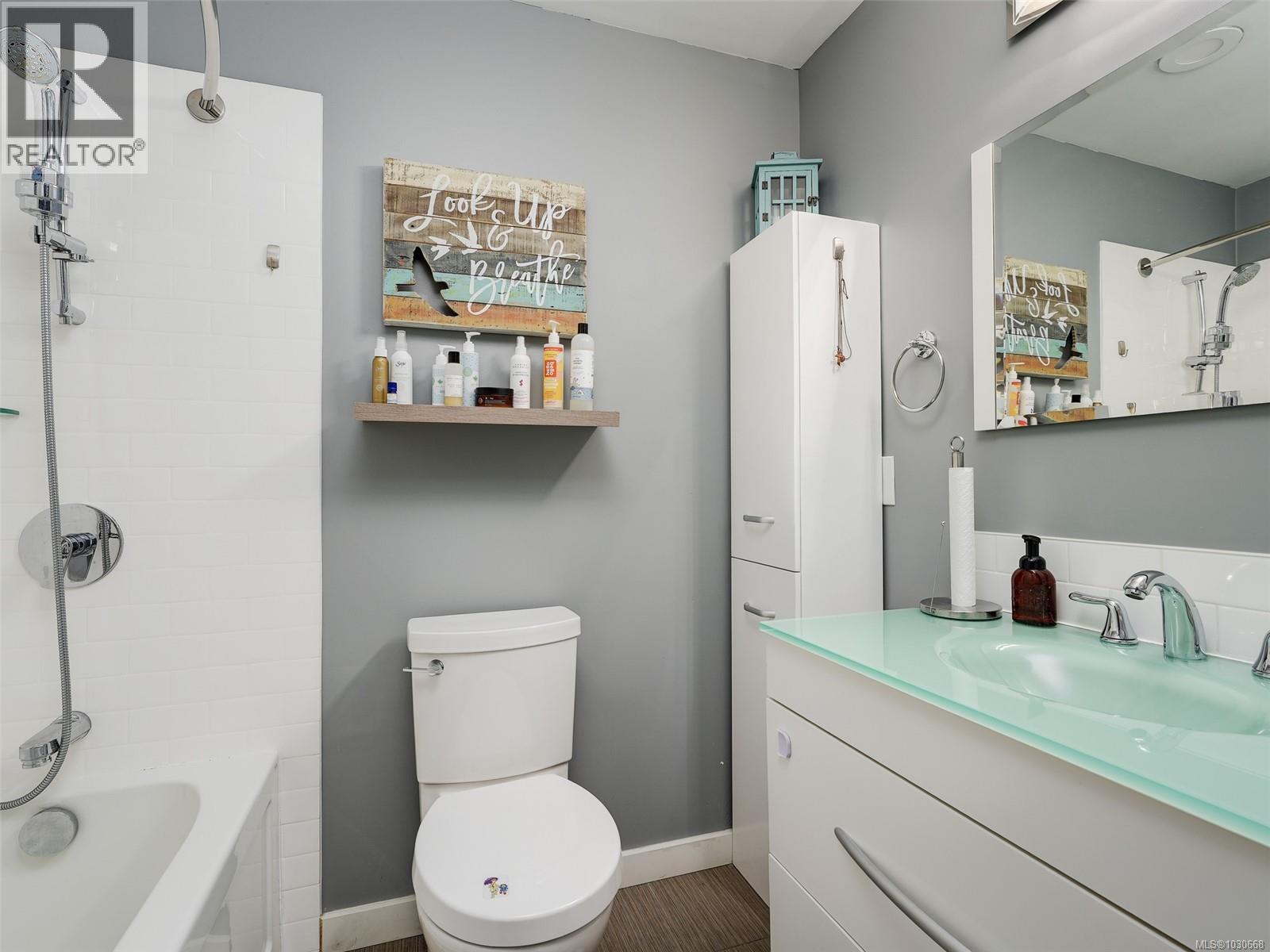 1119 Wychbury Ave, Esquimalt