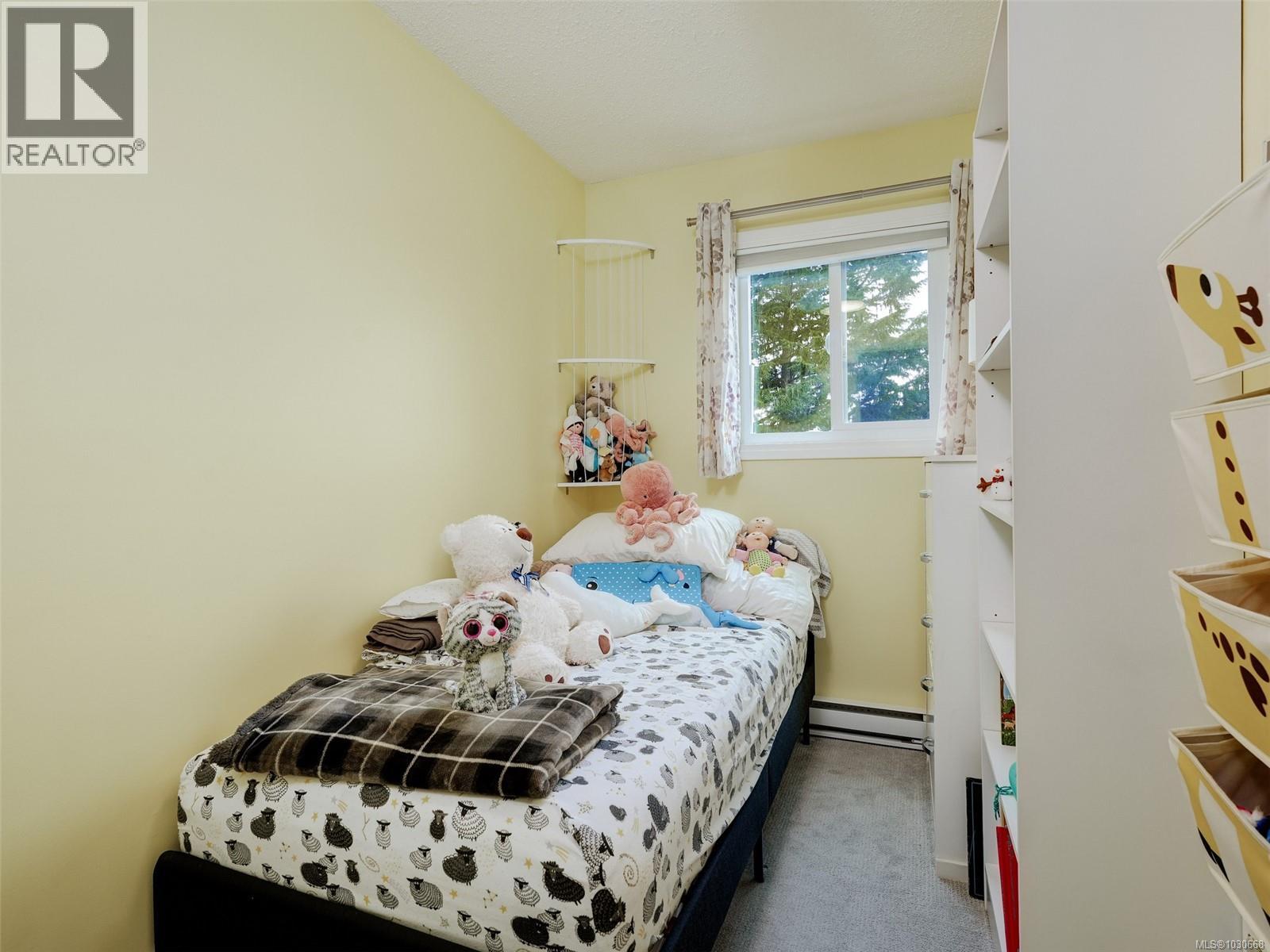 1119 Wychbury Ave, Esquimalt