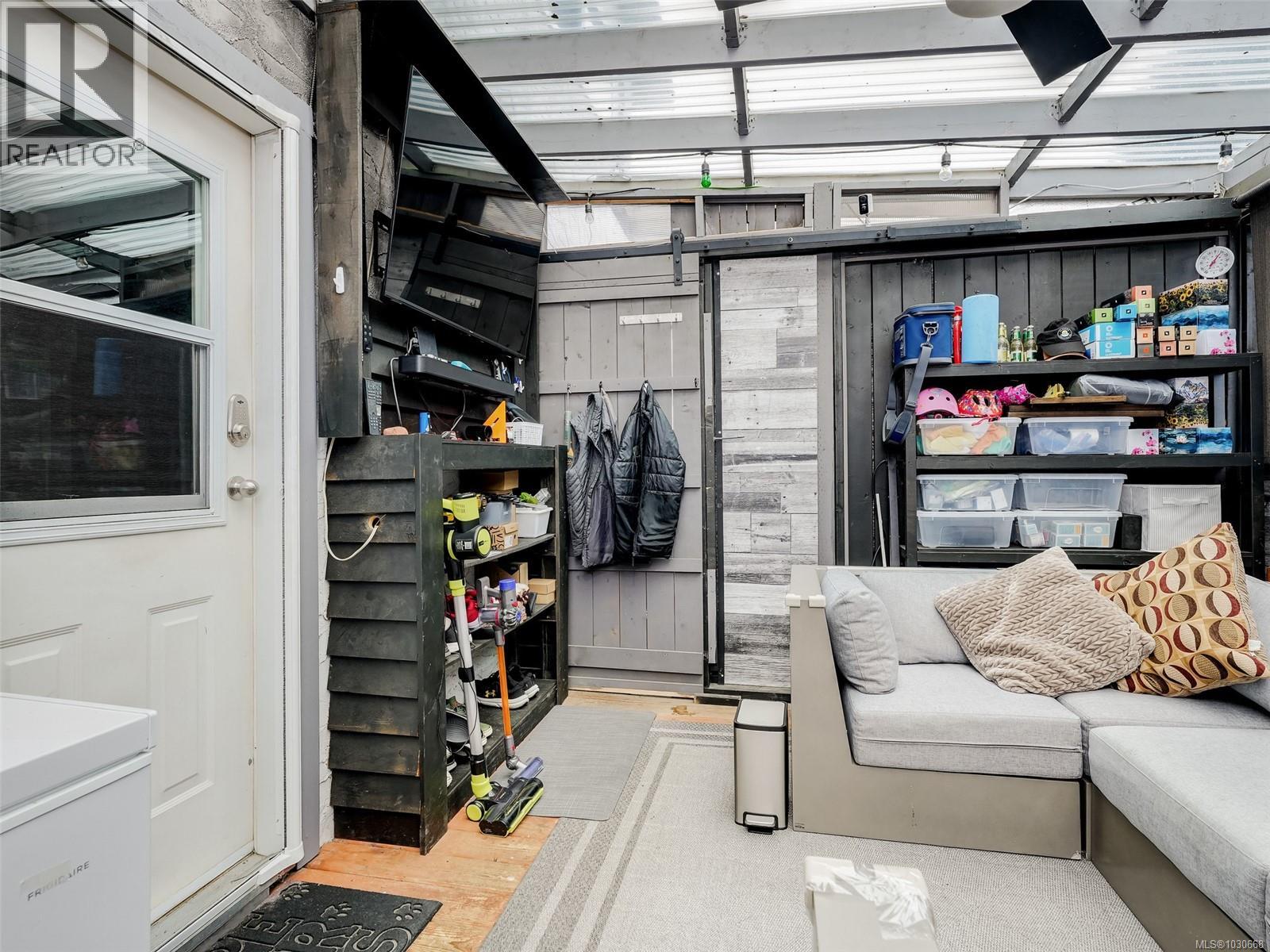 1119 Wychbury Ave, Esquimalt