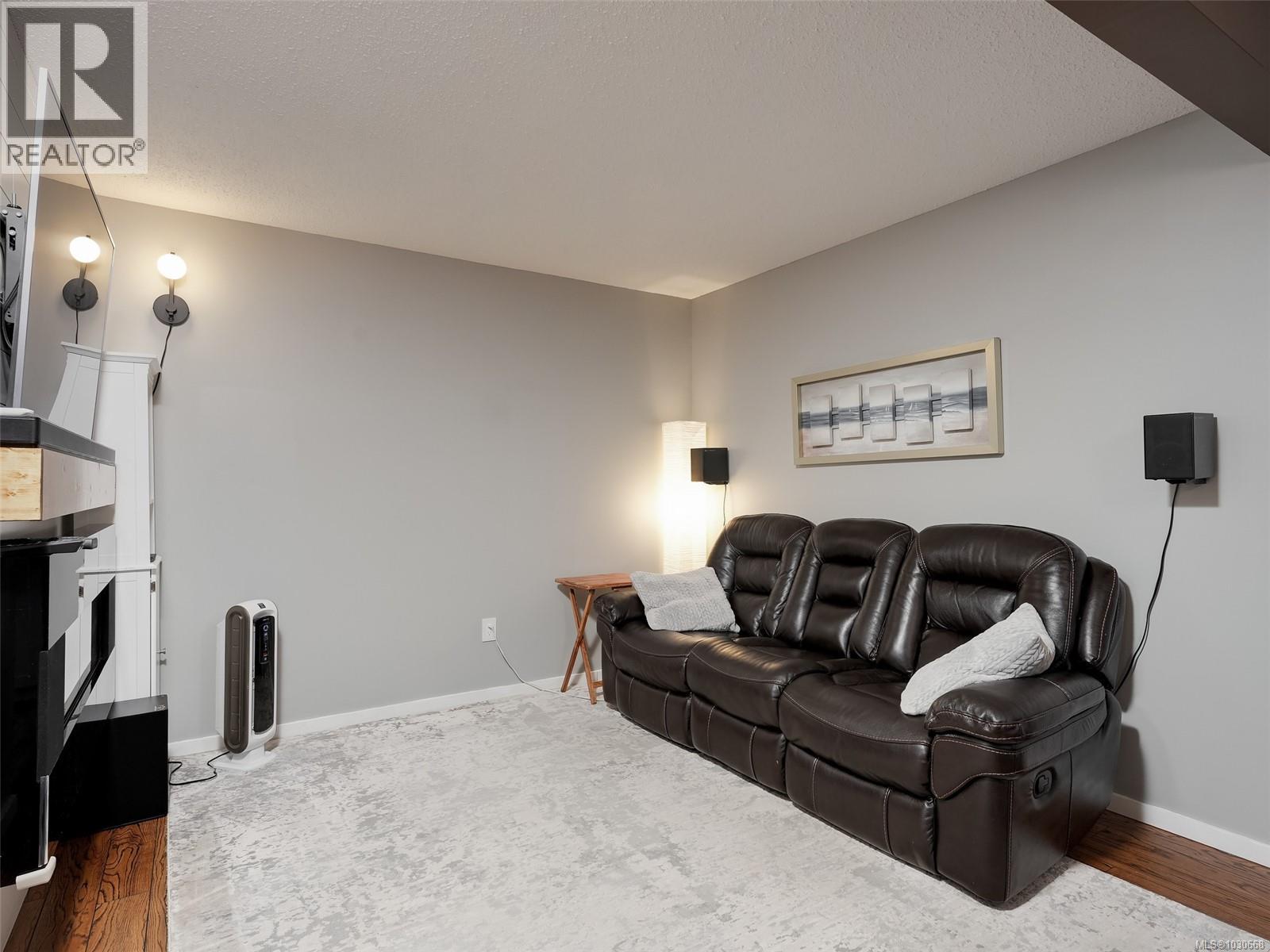 1119 Wychbury Ave, Esquimalt