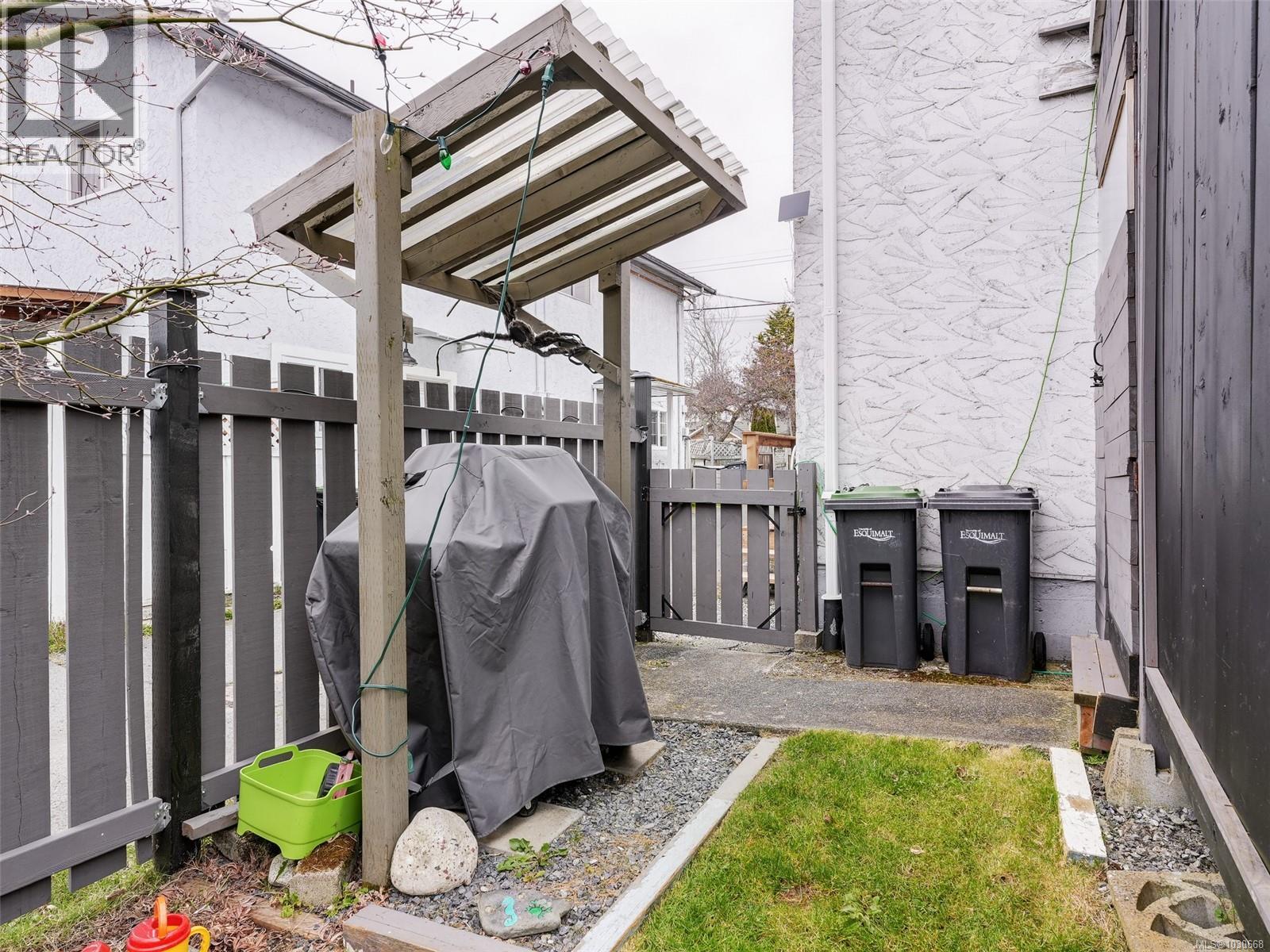 1119 Wychbury Ave, Esquimalt